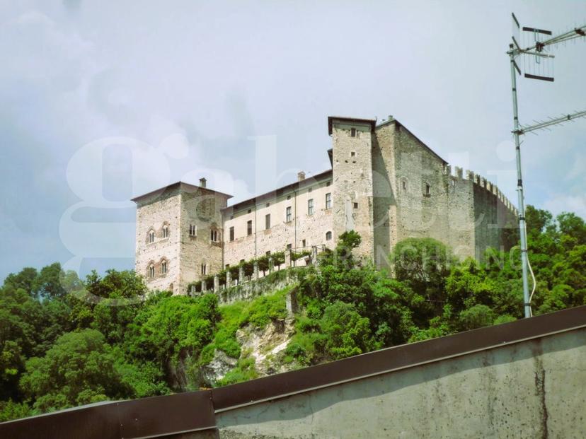 Casa indipendente in Via Rocca 28, Angera — foto 2 di 5