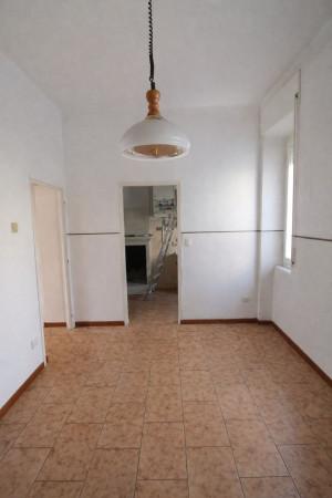 Trilocale, Monte Roberto