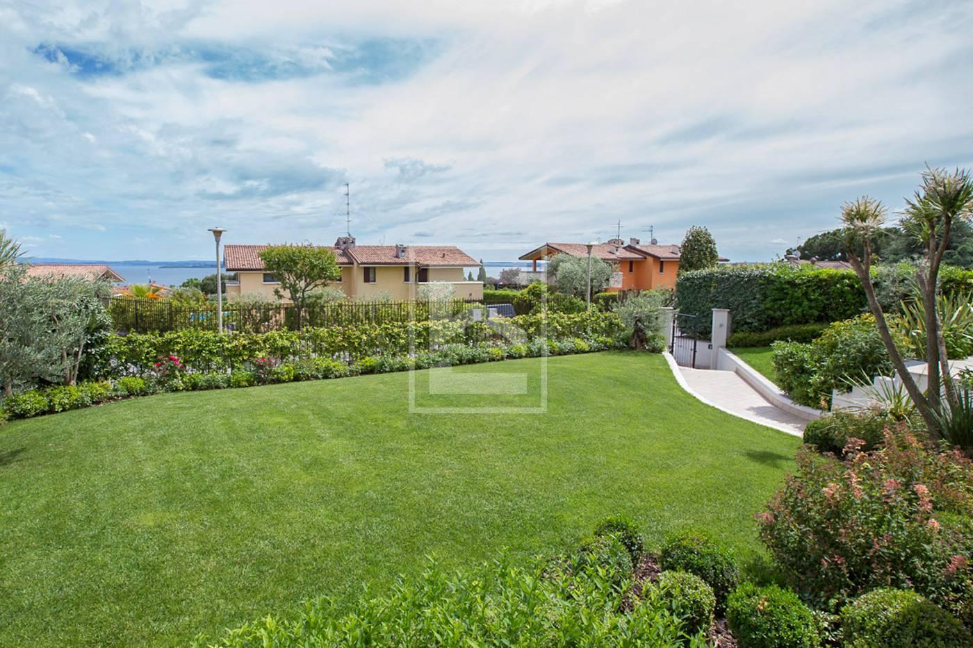 Appartamento in Via Cabasse, Padenghe sul Garda