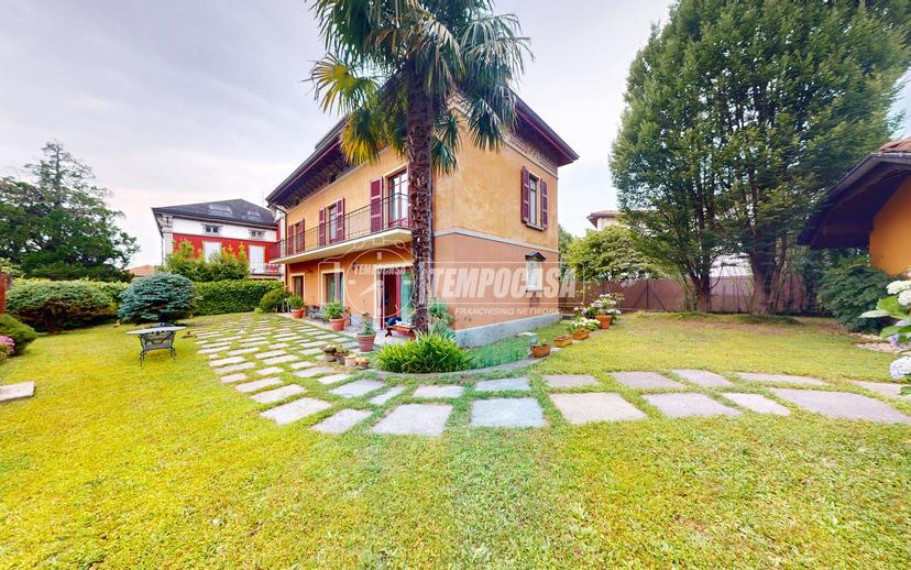 Villa in Via Garibaldi 9, Albiolo — foto 2 di 5
