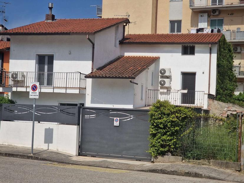 Villa a schiera in Via Marco da Benevento, Benevento — foto 2 di 5