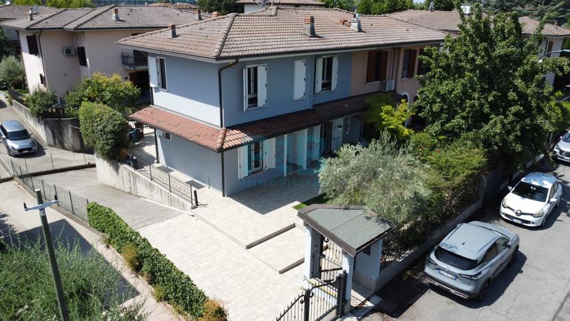 Villa bifamiliare in Via Sandro Pertini 30, Brescia — foto 4 di 5