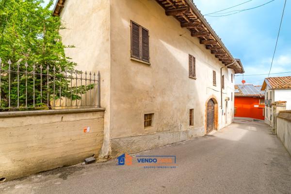 Villa in Via Millefiori 7, Novello