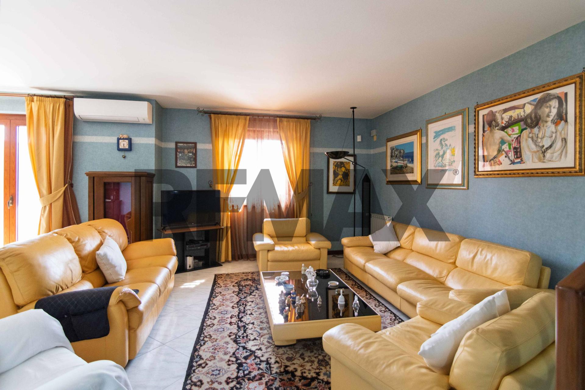 Villa a schiera in Via Lecco 25, Aci Catena