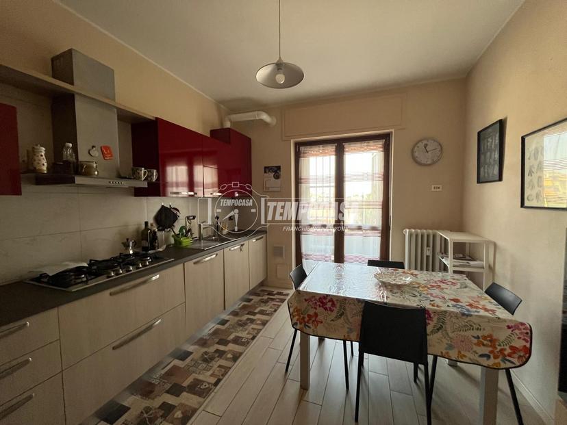 Bilocale in Viale Cesare Battisti 24, Vedano al Lambro