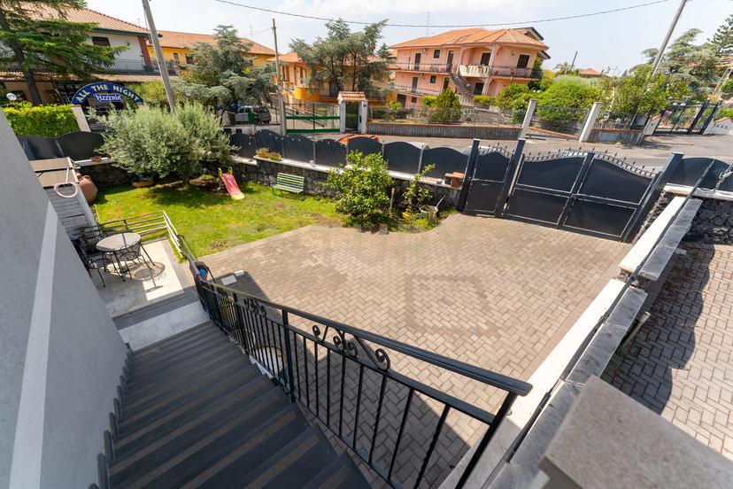 Villa bifamiliare in Via Umberto I 311, San Pietro Clarenza — foto 2 di 5