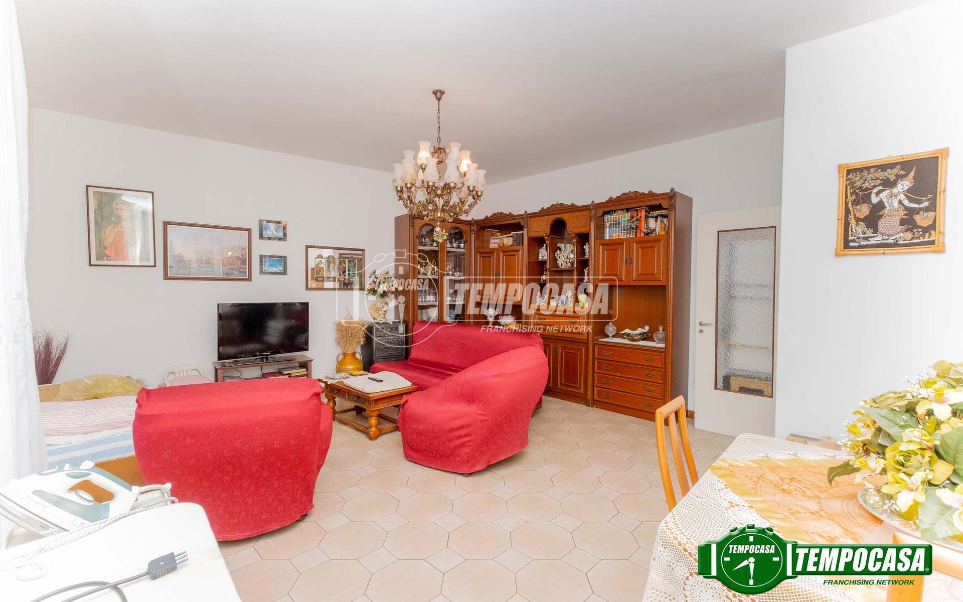 Appartamento in Via Piave 176, Bareggio