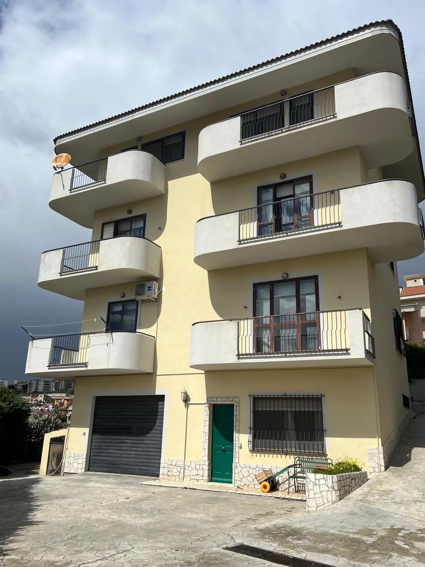 Villa in Via Alessi di Turio, Catanzaro — foto 3 di 5