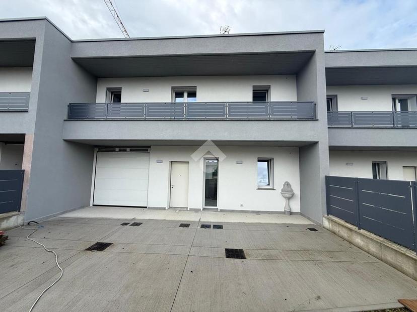 Villa a schiera in Viale Lombardia 1, Romano di Lombardia — foto 4 di 5