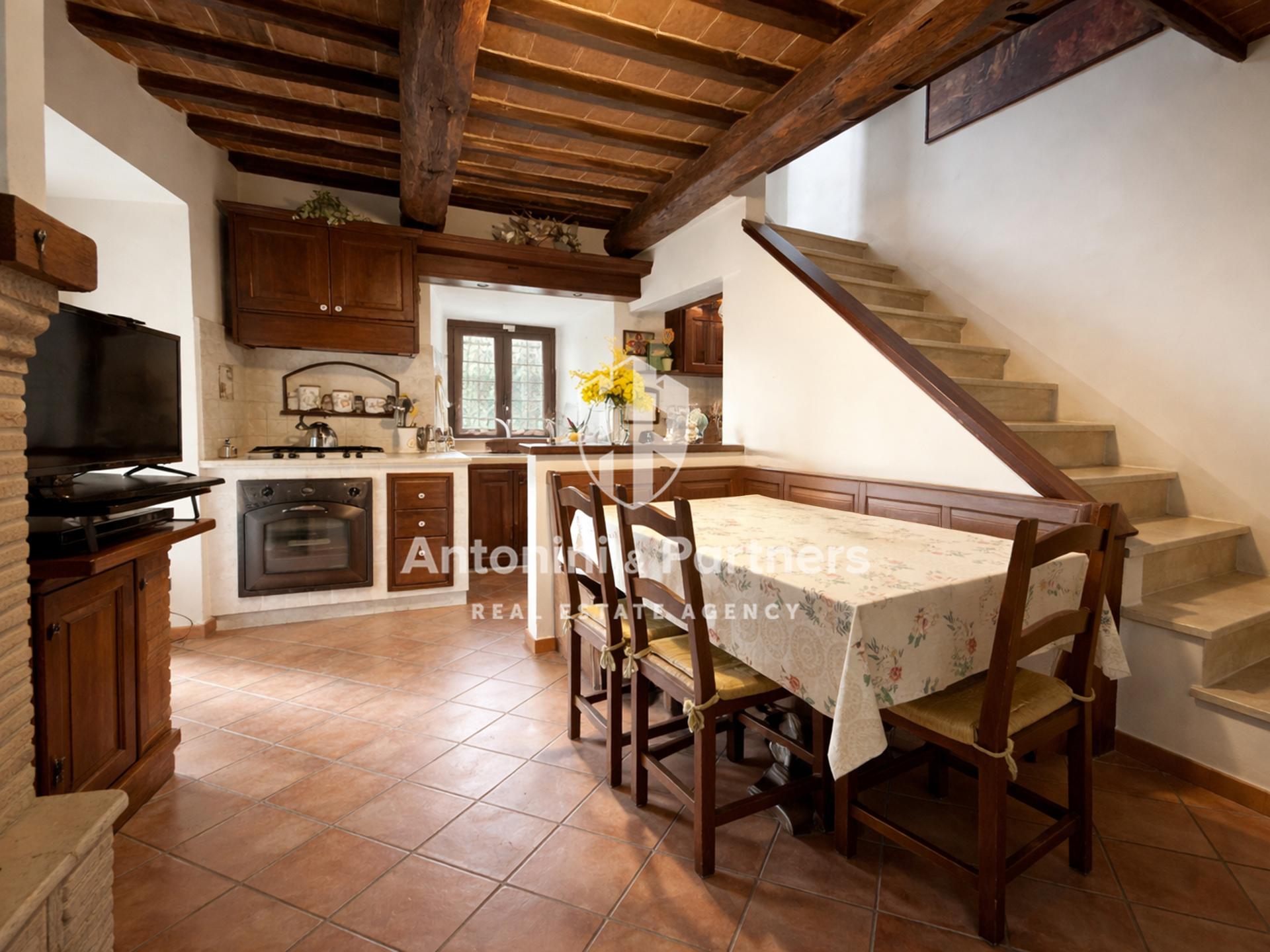 Villa a schiera in Frazione Izzalini, Todi