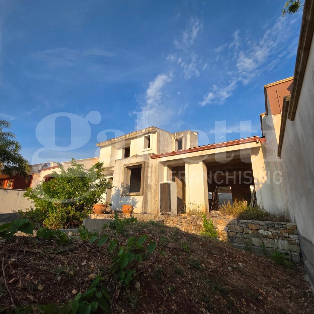 Villa, Ugento