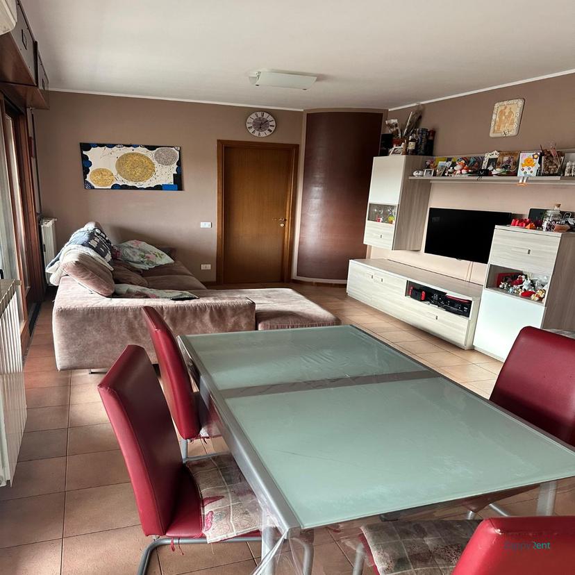 Trilocale in Via Giuseppe Saragat, 10, Milano