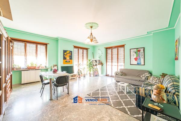 Appartamento in Strada Borgo San Martino 46, Bra