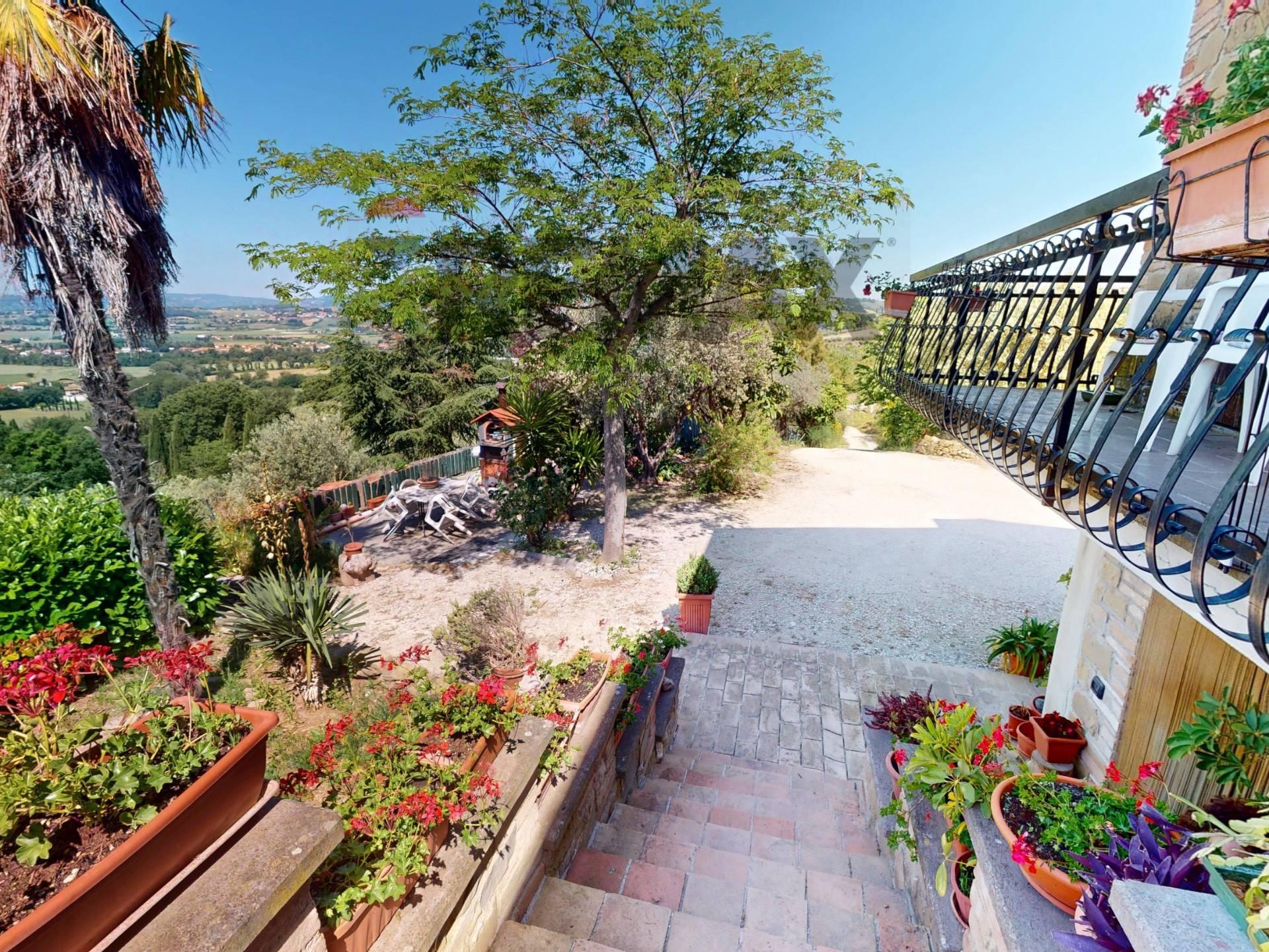 Casa indipendente in Frazione Rocca Sant Angelo, Assisi