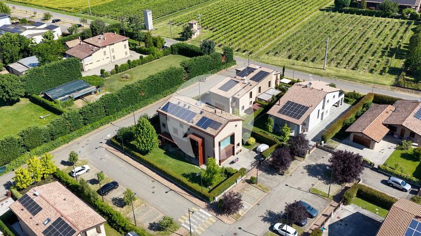 Villa a schiera, Reggio nell'Emilia