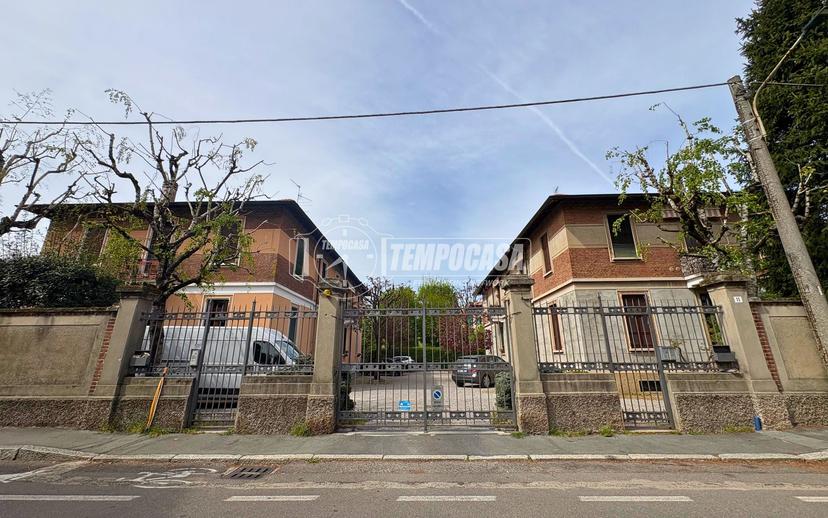 Bilocale in Via Cesare Correnti, Legnano