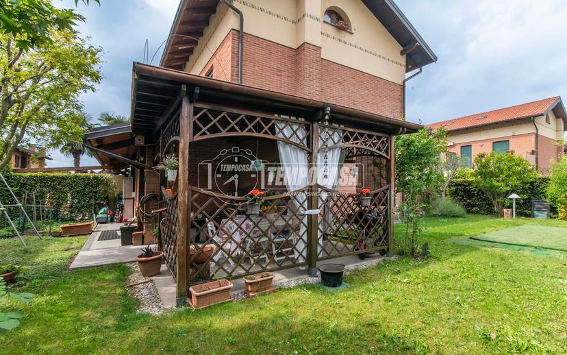 Villa a schiera, Fenegrò — foto 3 di 5