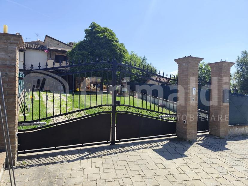 Villa plurifamiliare in Via Valle dell'Oro 1, Gualdo Cattaneo