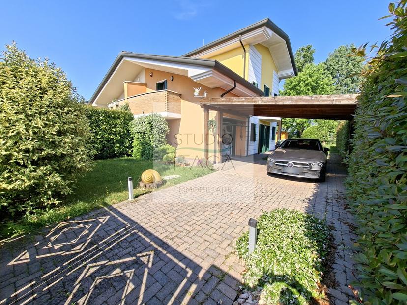 Villa in Via Durante, Due Carrare — foto 4 di 5