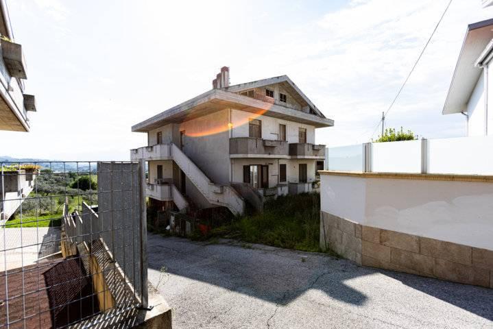 Casa indipendente in Via Magazzeno 11, Cappelle sul Tavo
