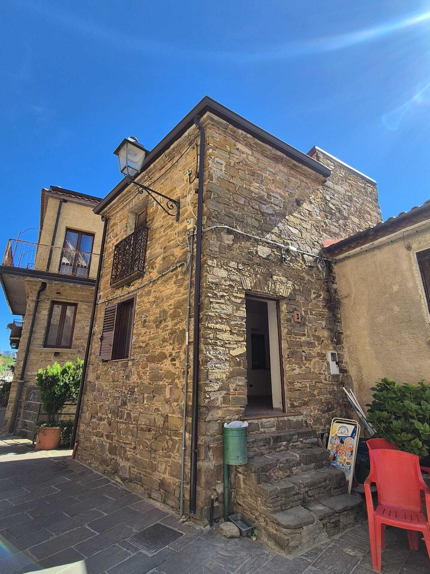 Casale in Via Serre 36, Perito