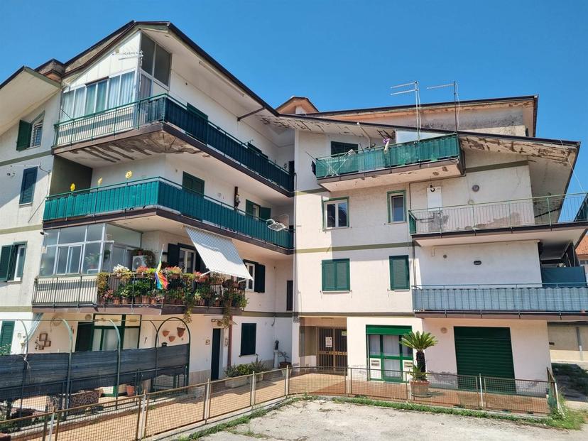 Bilocale in Via Alfredo Nazzaro, Parolise