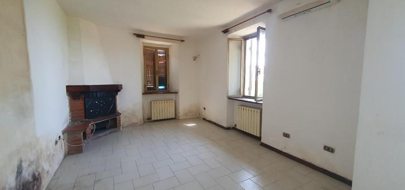 Porzione di casa in dei Colli 108, Massa
