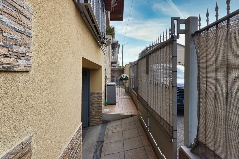 Villa bifamiliare in Via Confalonieri 16, Nova Milanese — foto 2 di 5