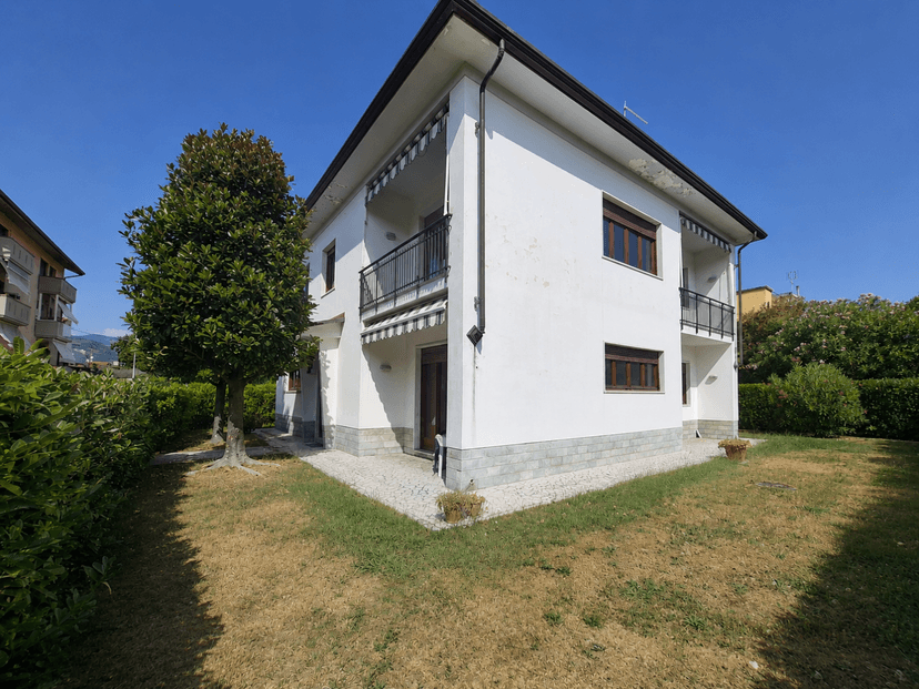 Casa indipendente in della Bassa 145, Carrara