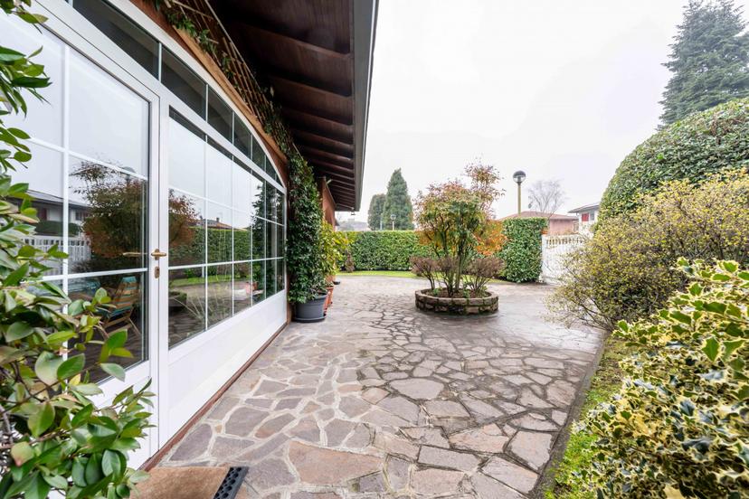 Villa in Via Aldo Moro, Assago