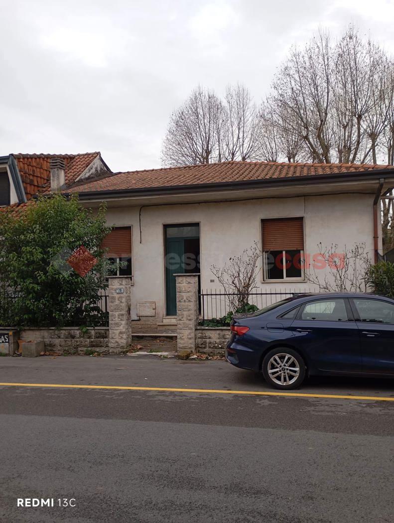 Casa indipendente in Via Giacomo Puccini 75, Frosinone — foto 2 di 5
