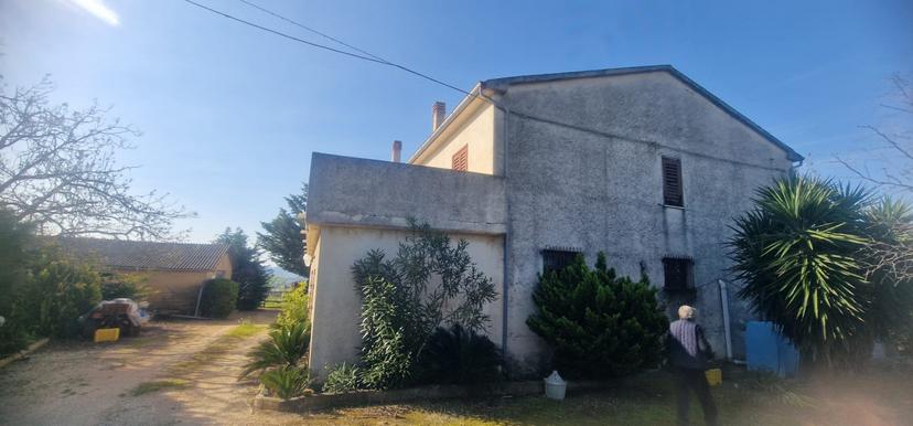 Casale in Direzione Quattro Strade Elice, Città Sant'Angelo — foto 3 di 5