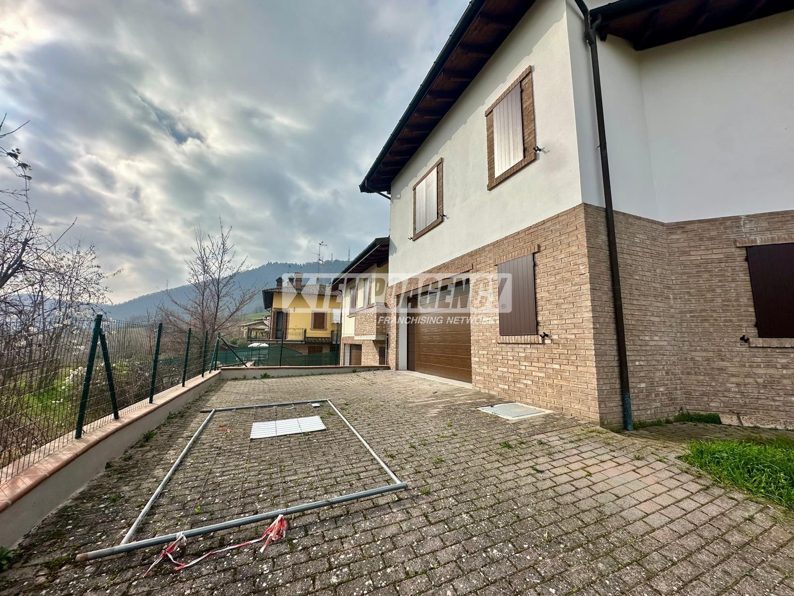 Villa a schiera in Via Zebio Cotal 116, Serramazzoni