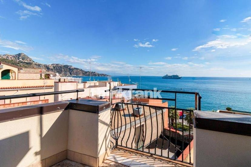 Villa in Via Vittorio Emanuele Snc, Giardini-Naxos — foto 3 di 5