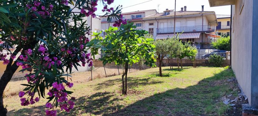 Quadrilocale in Via delle Rose 4, Girifalco