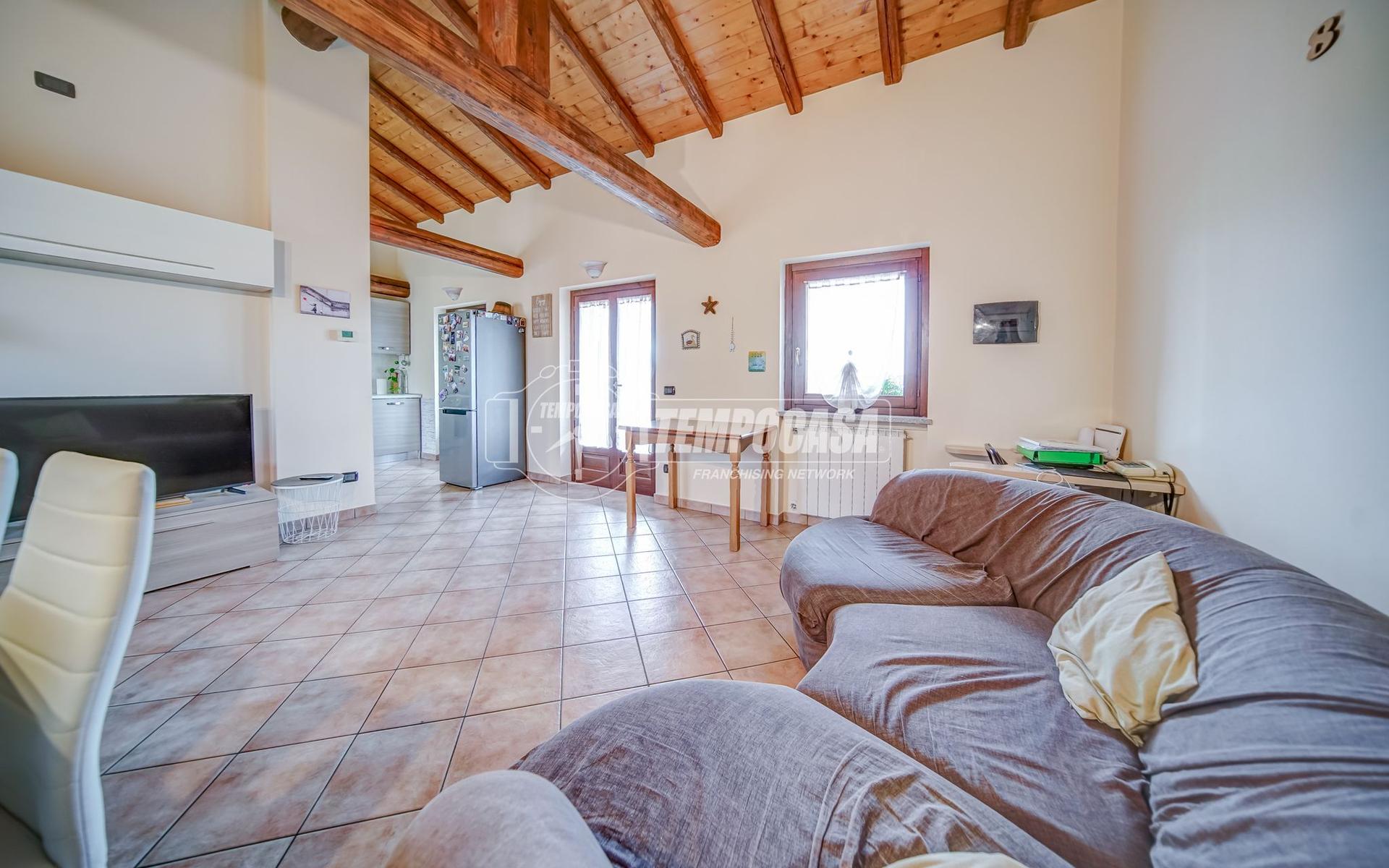 Trilocale in Via a. E l. Zanotti, Borgo Ticino