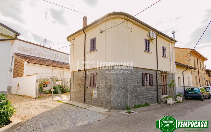 Villa in Via Andrea Costa, Sale