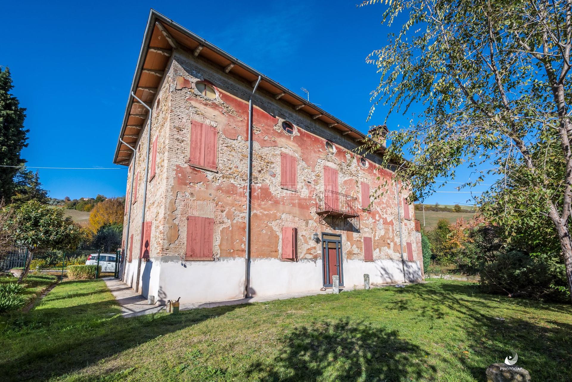 Villa in Via della Chiesa 8, Fiorano Modenese
