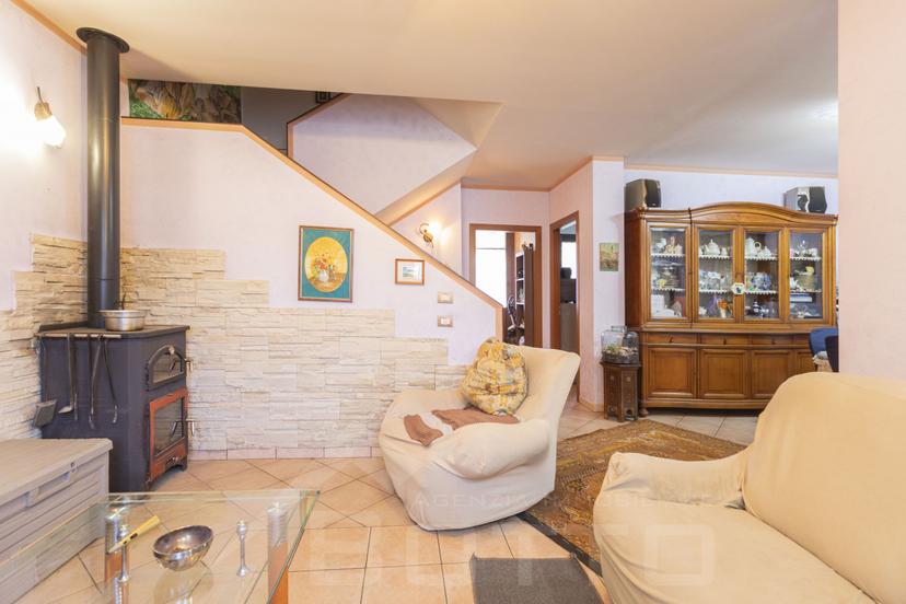 Villa a schiera in Via della Ciocca 94, Borgomanero — foto 2 di 5