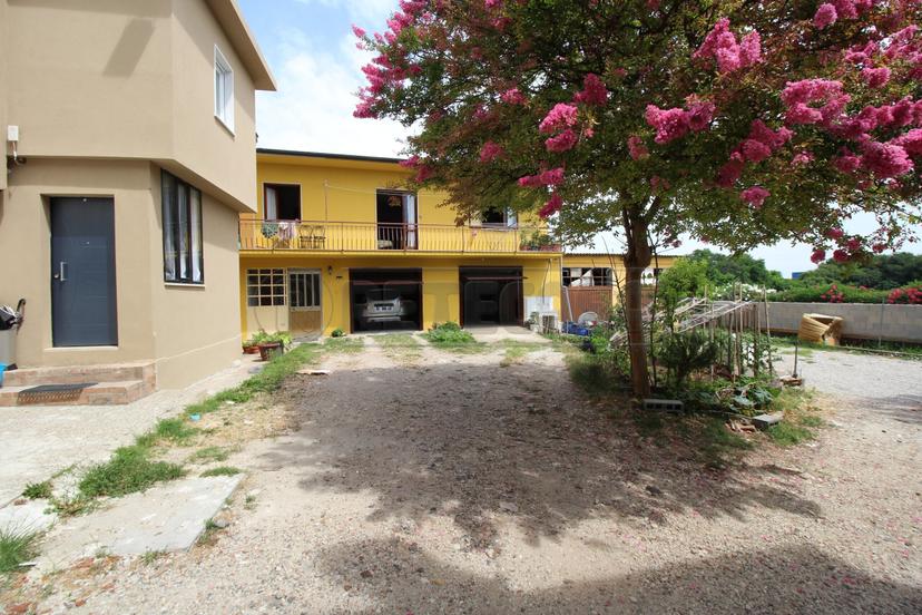 Villa a schiera in Via Trento 66, Montebello Vicentino — foto 4 di 5