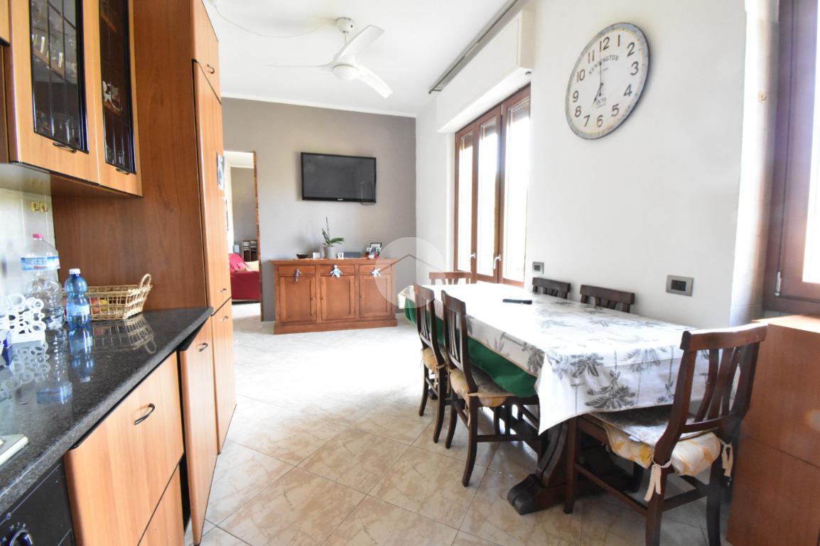 Trilocale in Via Velasca 43, Vimercate