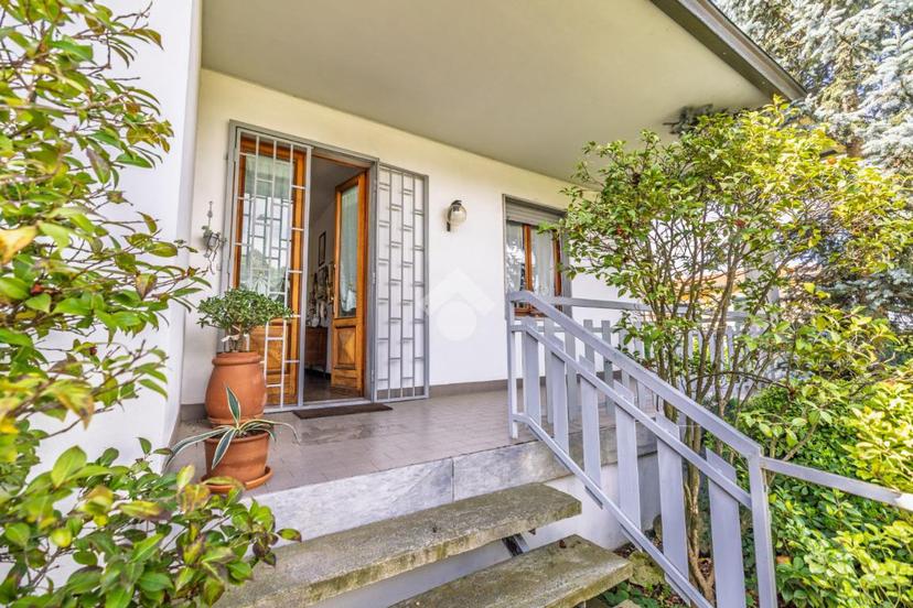 Villa in Via Ugo Foscolo 5, Mozzo — foto 4 di 5