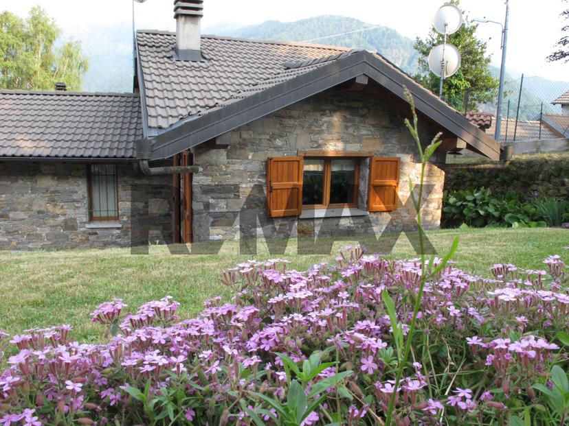 Villa in Via Sant\' Antonio 9, Maccagno con Pino e Veddasca — foto 4 di 5