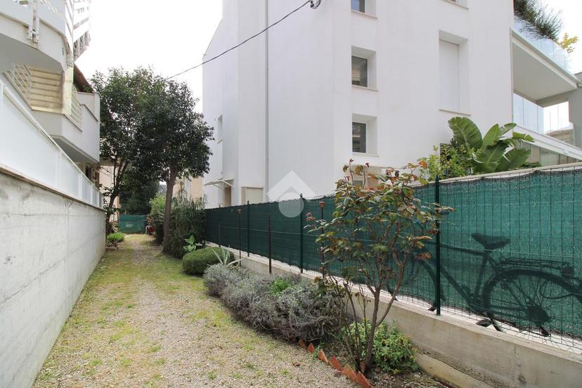 Casa indipendente in Via Europa 35, Porto San Giorgio — foto 3 di 5