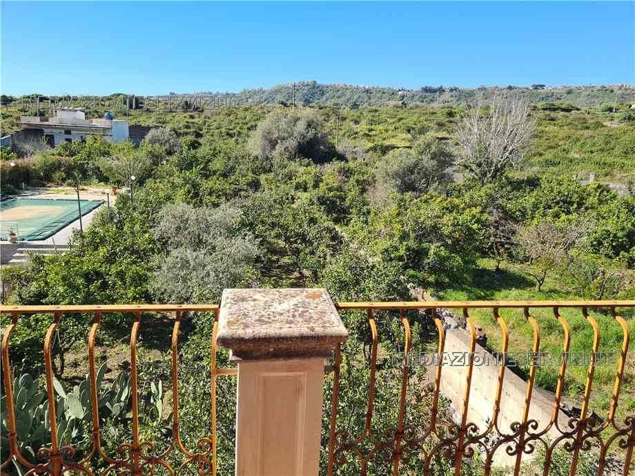 Villa, Acireale