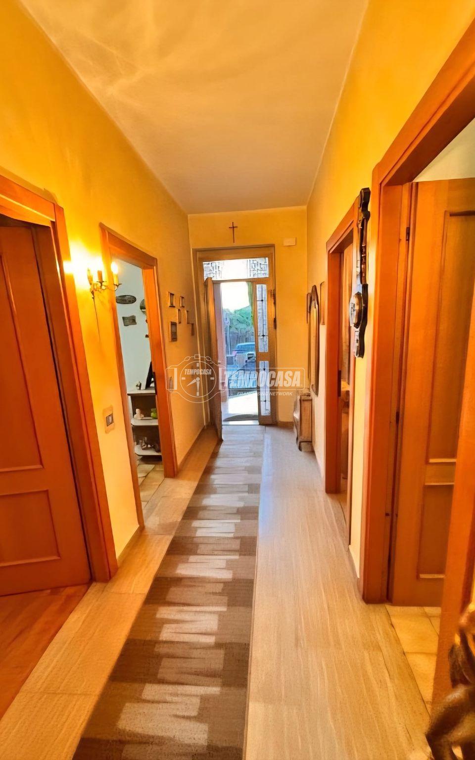 Trilocale, Desio