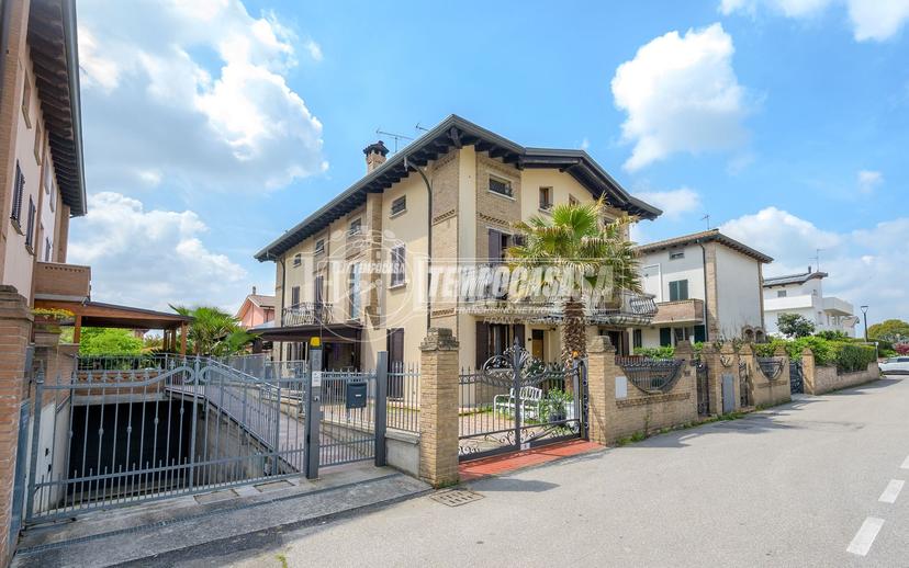 Villa a schiera in Via M. Biagi, San Pietro in Casale — foto 2 di 5