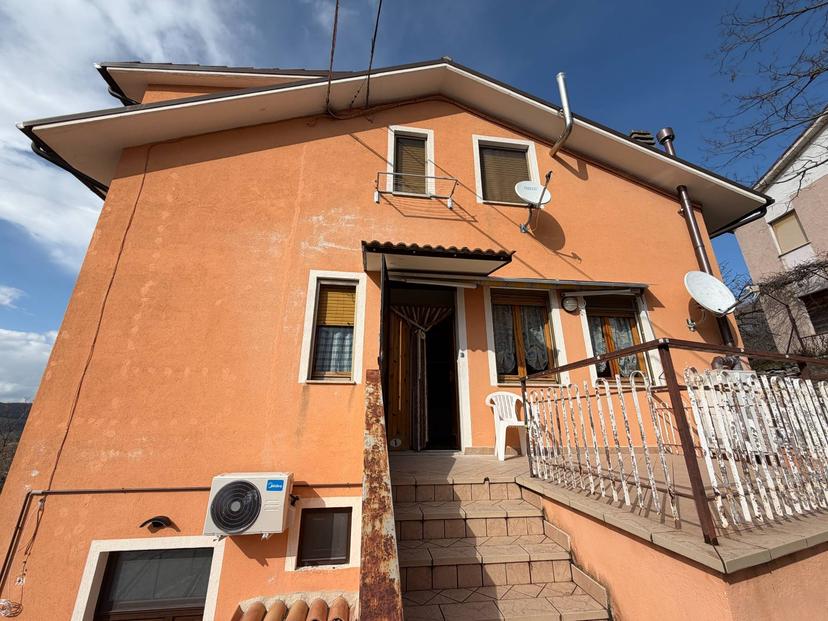 Appartamento in Località Vescia, Fiastra — foto 3 di 5
