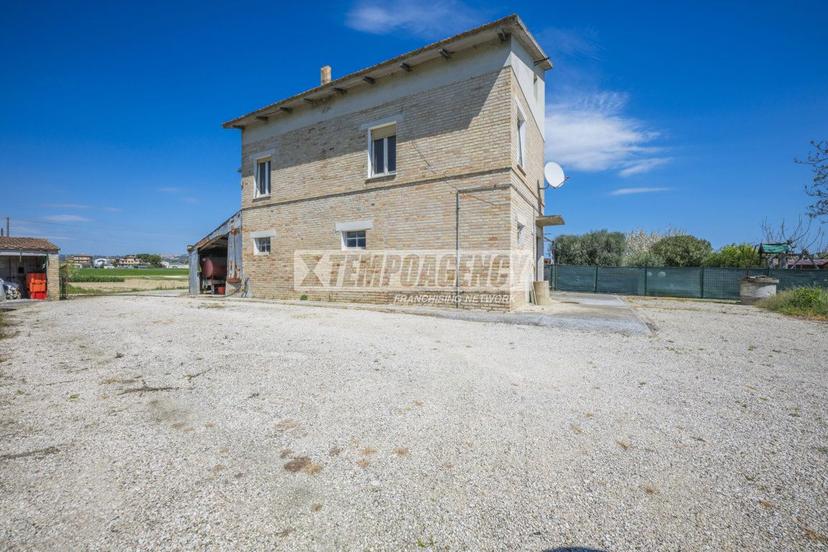 Casa colonica in Contrada Campoleone, Morrovalle — foto 2 di 5
