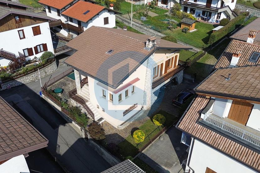 Villa in Via San Fiorino, Borno — foto 4 di 5
